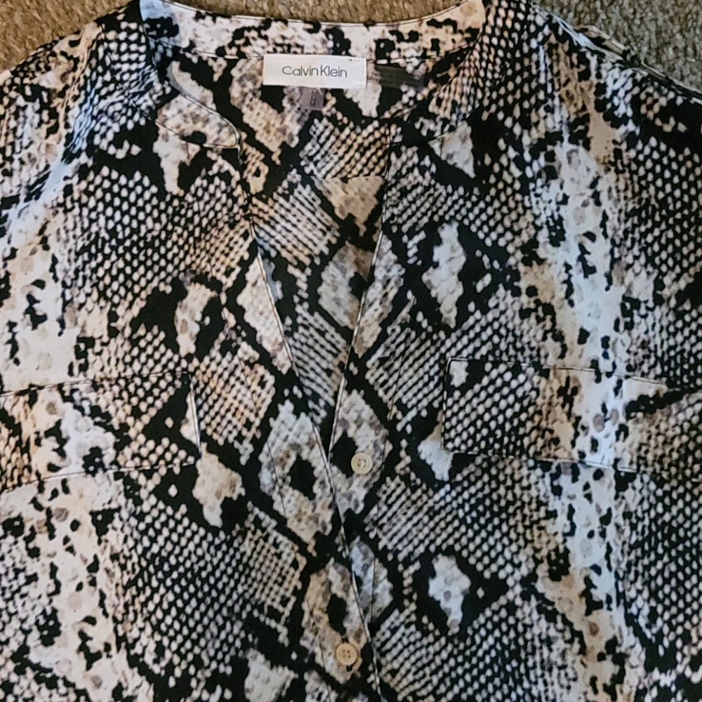 Button up - Picture 2 of 2